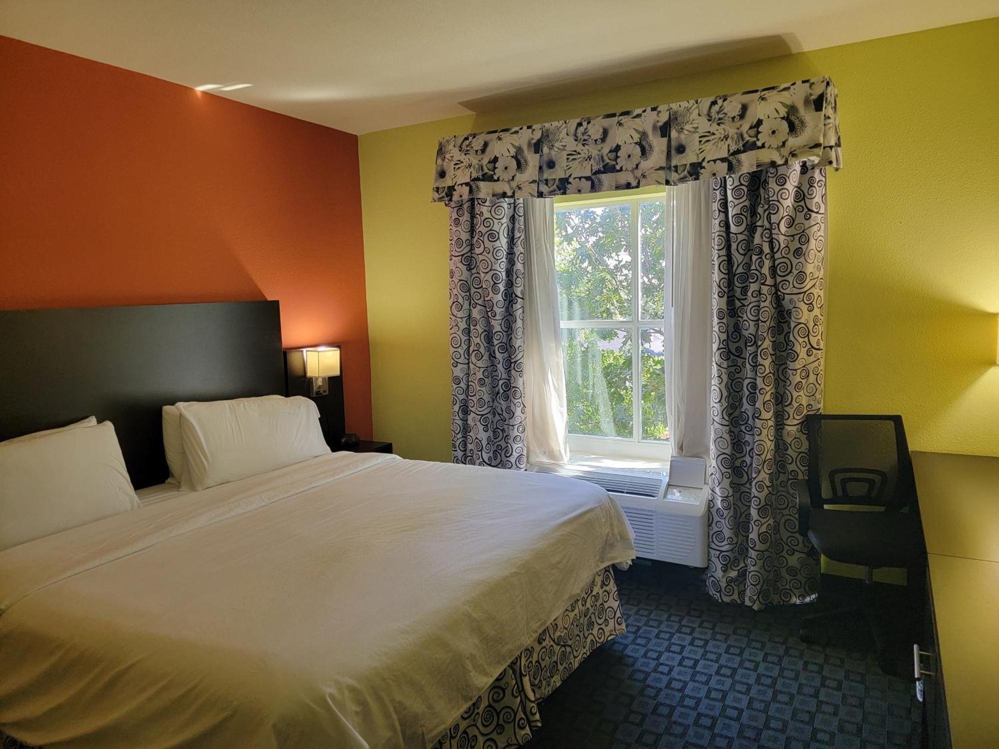 Holiday Inn Garland By Ihg Exterior photo
